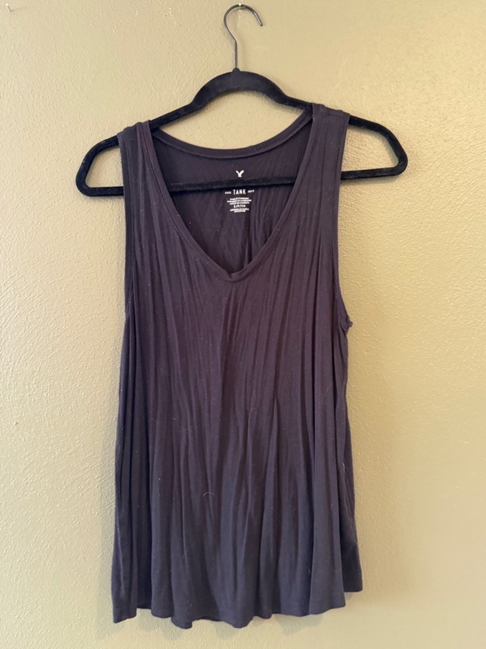 American Eagle Outfitters Black V-Neck Sleeveless Tank